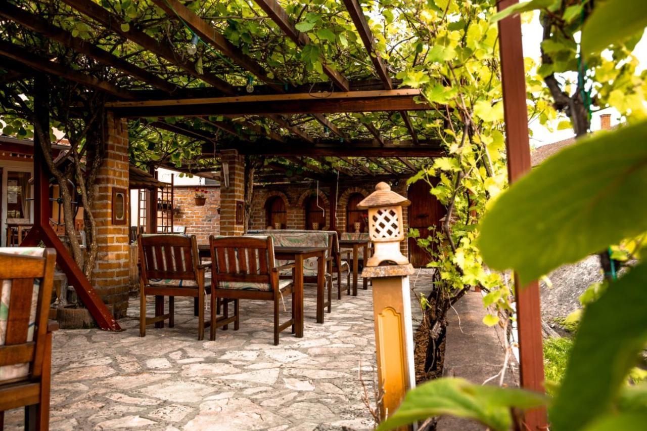 Hotel Restoran I Prenociste Egghus Nasice Exterior foto